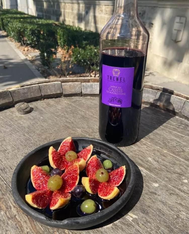 Figues fraîches du jardin à la crème de cassis Figues fraîches